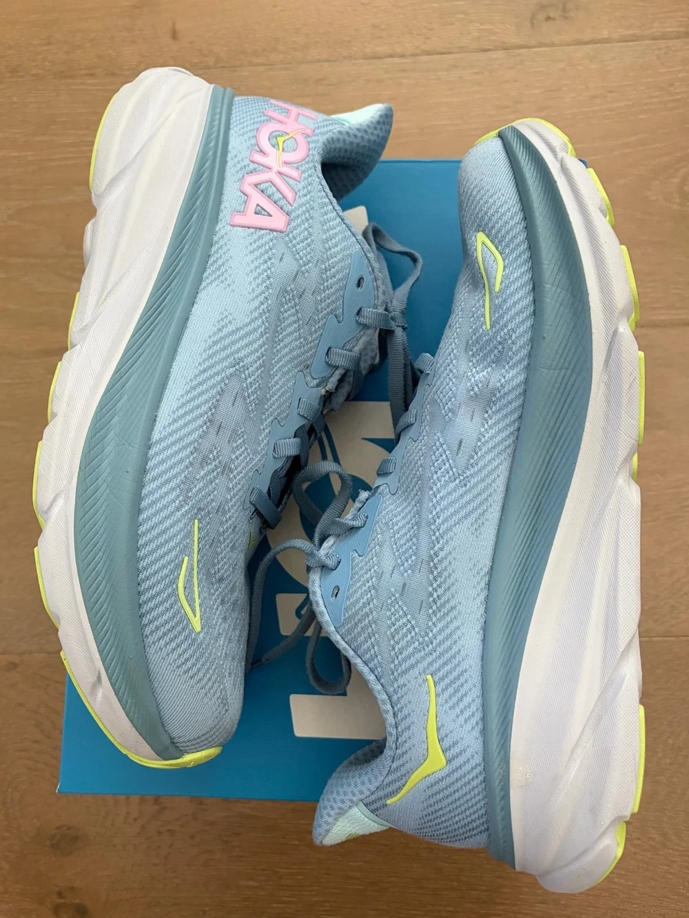 Hoka Clifton 8.5 wide * nearly new